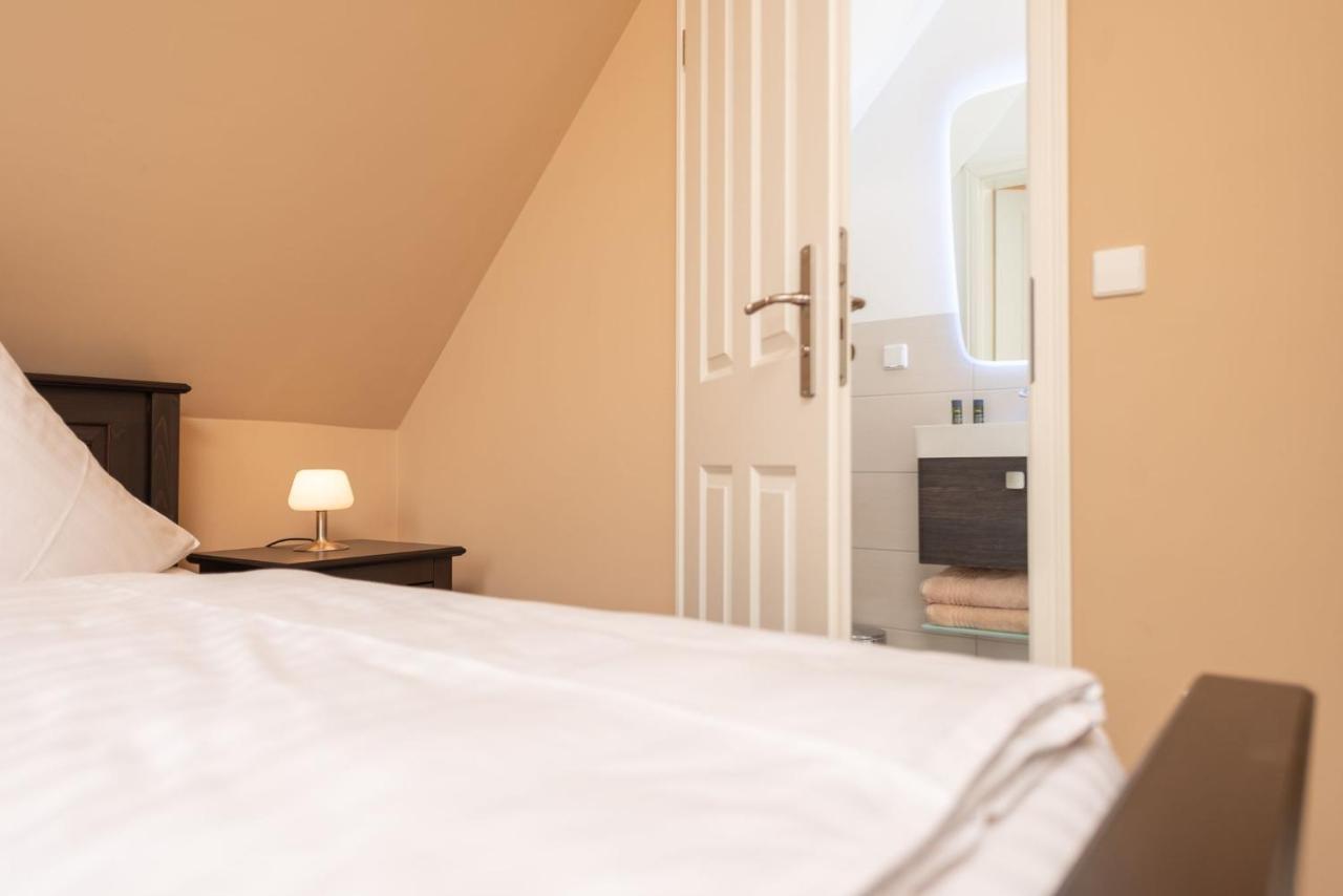 Hotel Wasserschloesschen Naumburg  Buitenkant foto